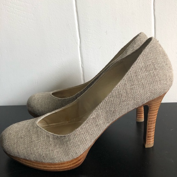 NWT Tahari Lonnie Heels Size 8 - Picture 1 of 8